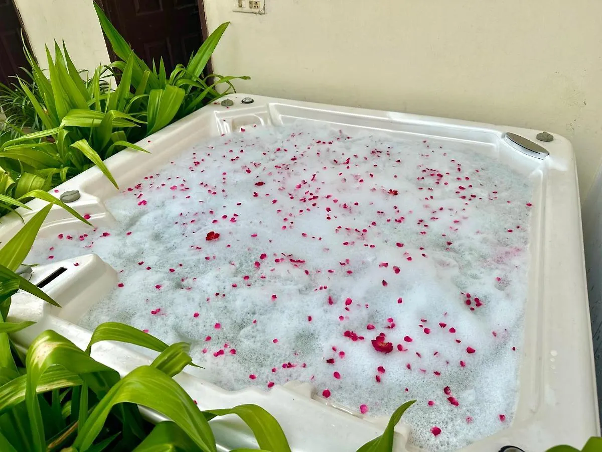 Spacious 3Bhk On Terrace With Jacuzzi Best For Parties Best For Parties Gurgaon